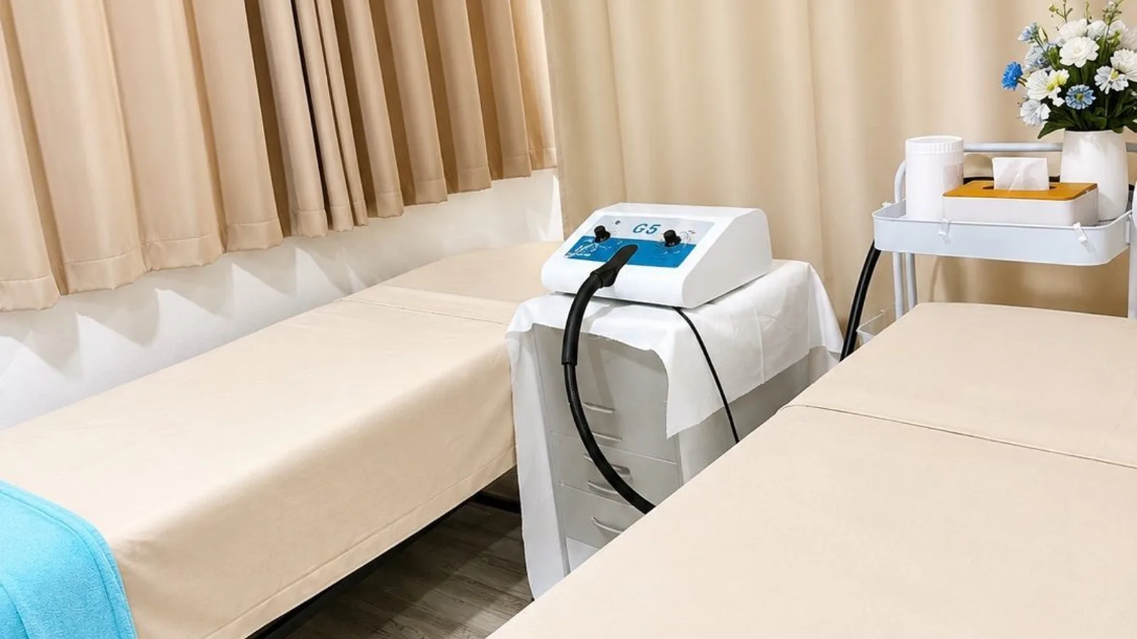 Two prepared treatment beds and a handpiece device in a clinic room at ARPAR