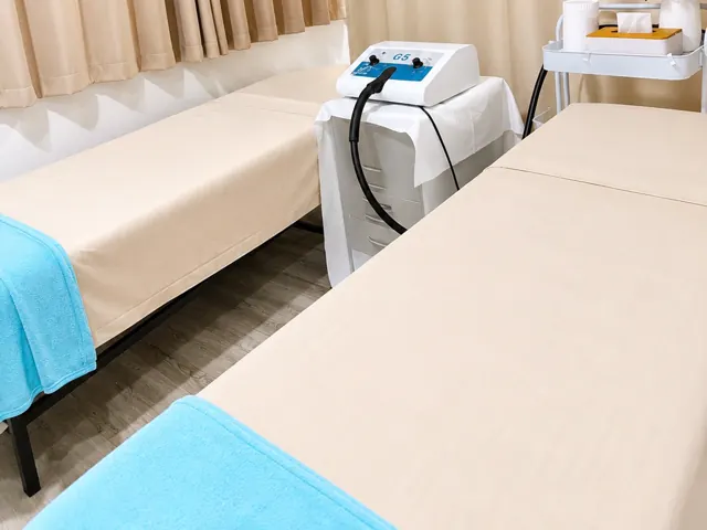 A treatment bed at ARPAR made up and ready, with a device alongside