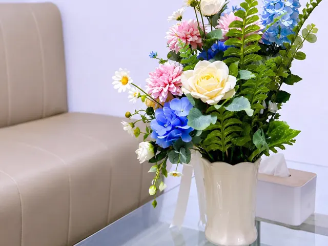 Fresh flowers in the ARPAR waiting area